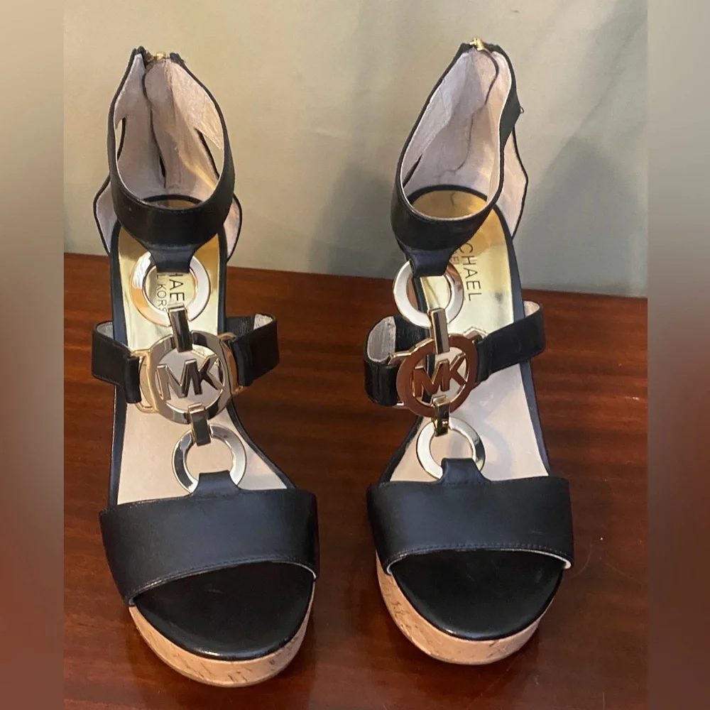 Michael Kors Hayden MK Logo Wedge Leather 4” Sandals Shoes Heels size 7M